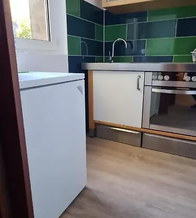 Buedchen Am Rathaus-parkplatz-bett Und Schlafcouch-eg-netflix- *