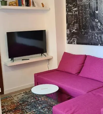 Buedchen Am Rathaus-parkplatz-bett Und Schlafcouch-eg-netflix- Оберхаузен