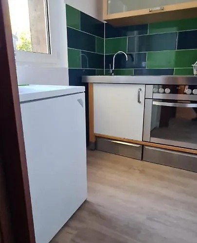 Buedchen Am Rathaus-parkplatz-bett Und Schlafcouch-eg-netflix- *