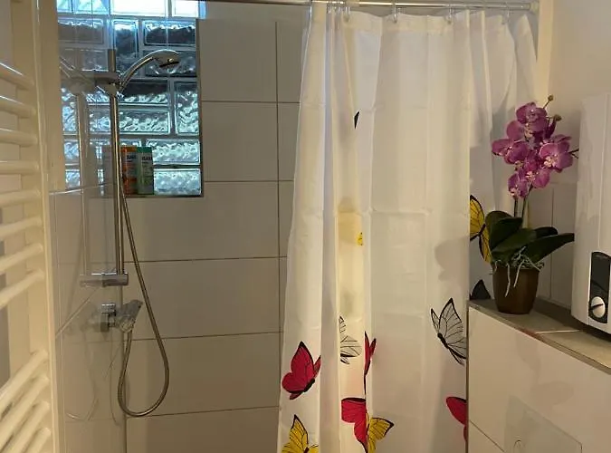 Buedchen Am Rathaus-parkplatz-bett Und Schlafcouch-eg-netflix- דירה אוברהאוזן