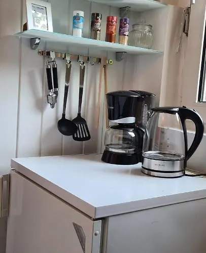 Buedchen Am Rathaus-parkplatz-bett Und Schlafcouch-eg-netflix- * אוברהאוזן